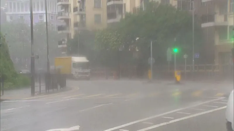 香港天文台改發黑色暴雨警告信號 學校停課與部分門診暫停服務