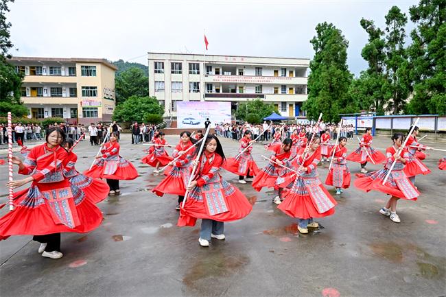苗族花棍舞