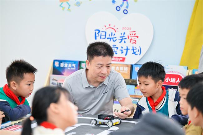 孩子們與科技教具