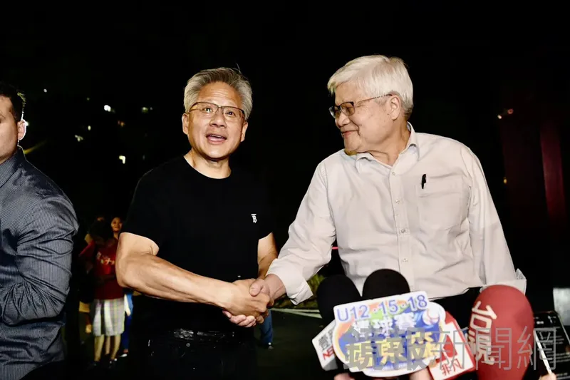 三六食府 黃仁勳與魏哲家台積高層聚餐,2人互捧生意好快買他股票