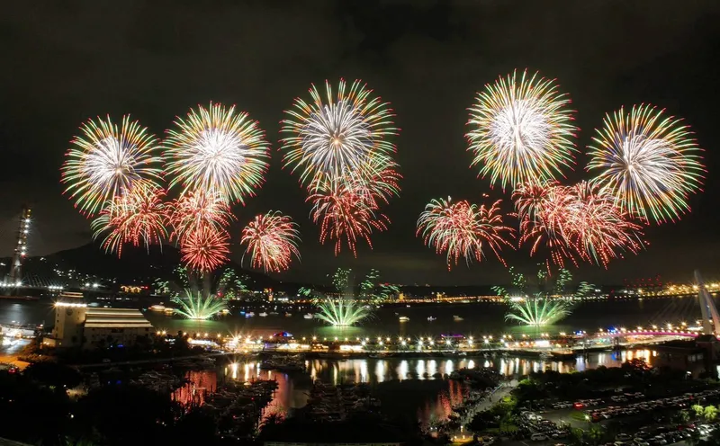 淡水煙火 夏夜微醺與煙花盛宴，一起醉享漁人碼頭風情