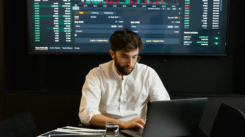 鮑威爾暗示降息 美股聞聲狂飆,日韓股盤勢引關注